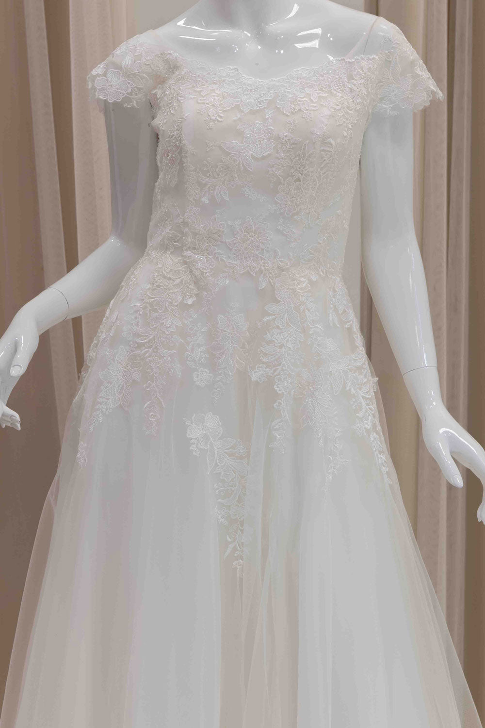 Applique Bodice Tulle Wedding Dress